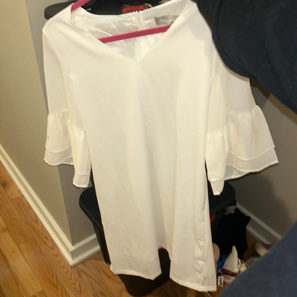 Belongsci white dress size M never worn
